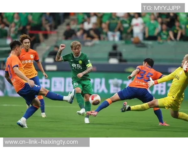 山东泰山主场迎战北京国安争夺中超积分榜重要位置的焦点之战 山东泰山主场迎战北京国安争夺中超积分榜重要位置的焦点之战